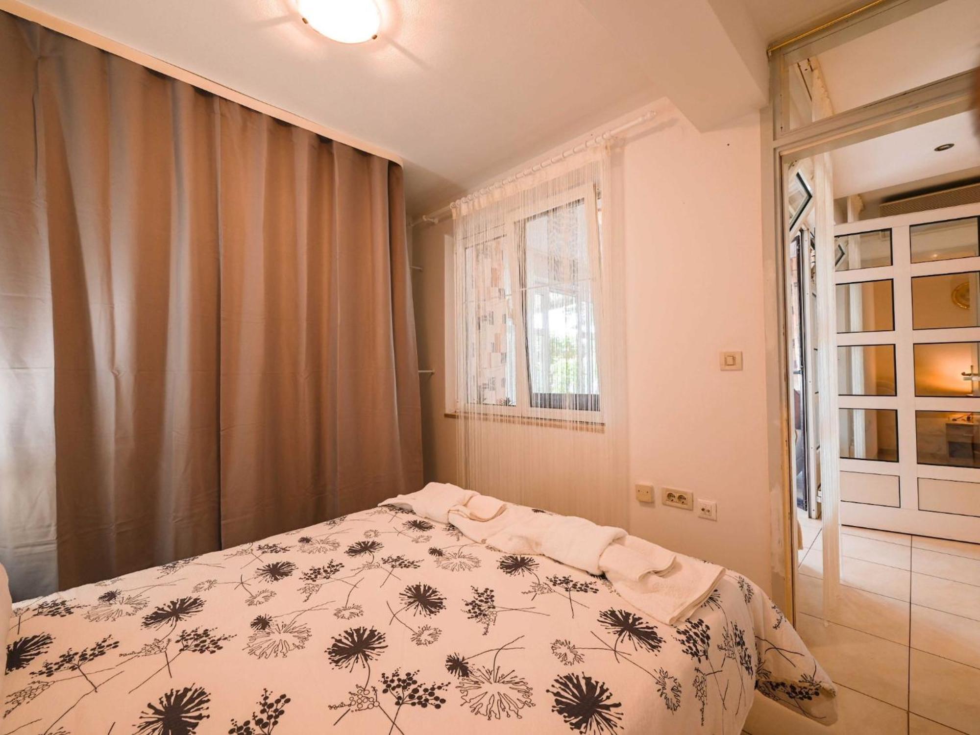 Classic And Smart With Terrace - Two Bedroom With Terrace *