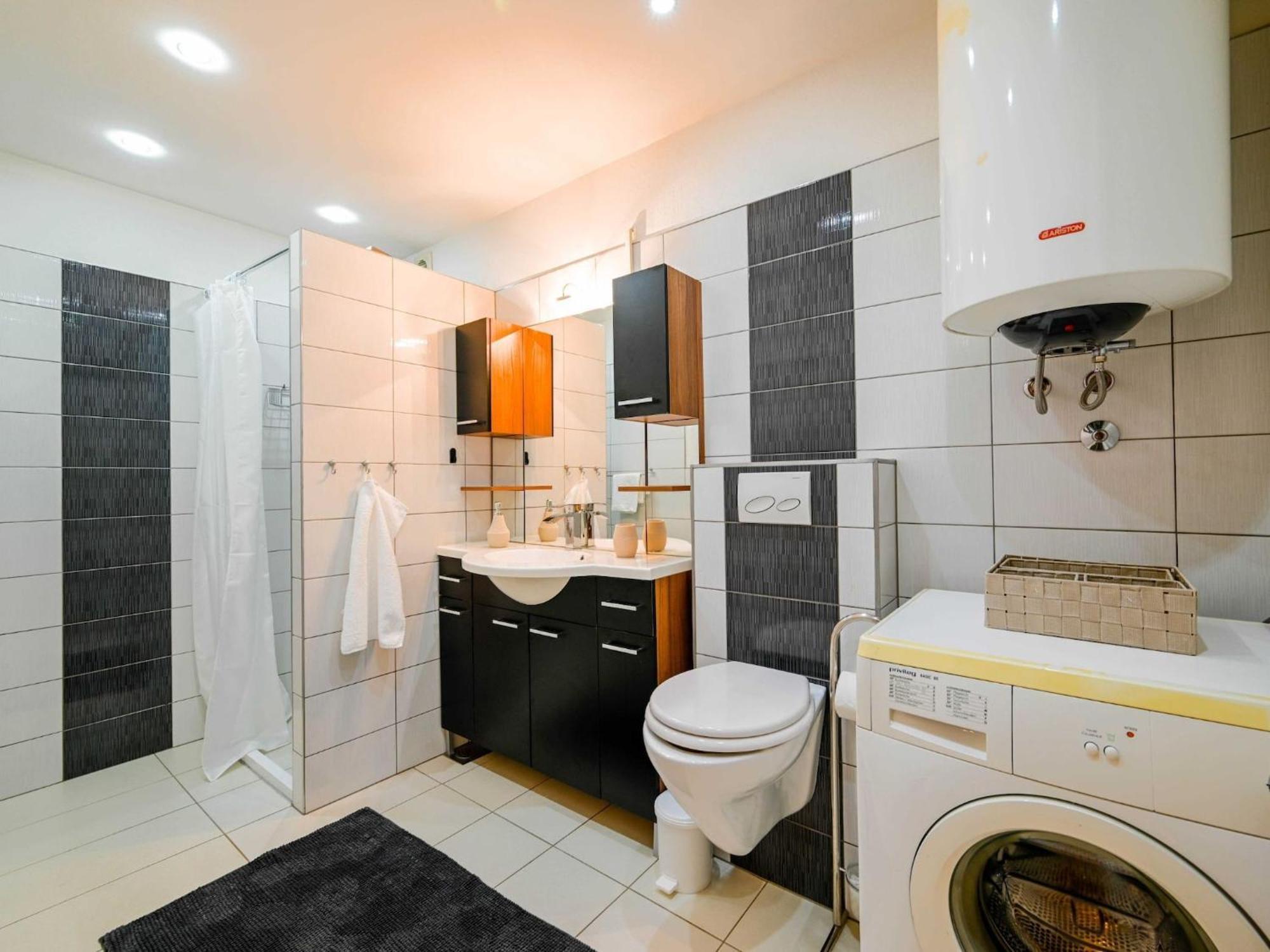 Classic And Smart With Terrace - Two Bedroom With Terrace *