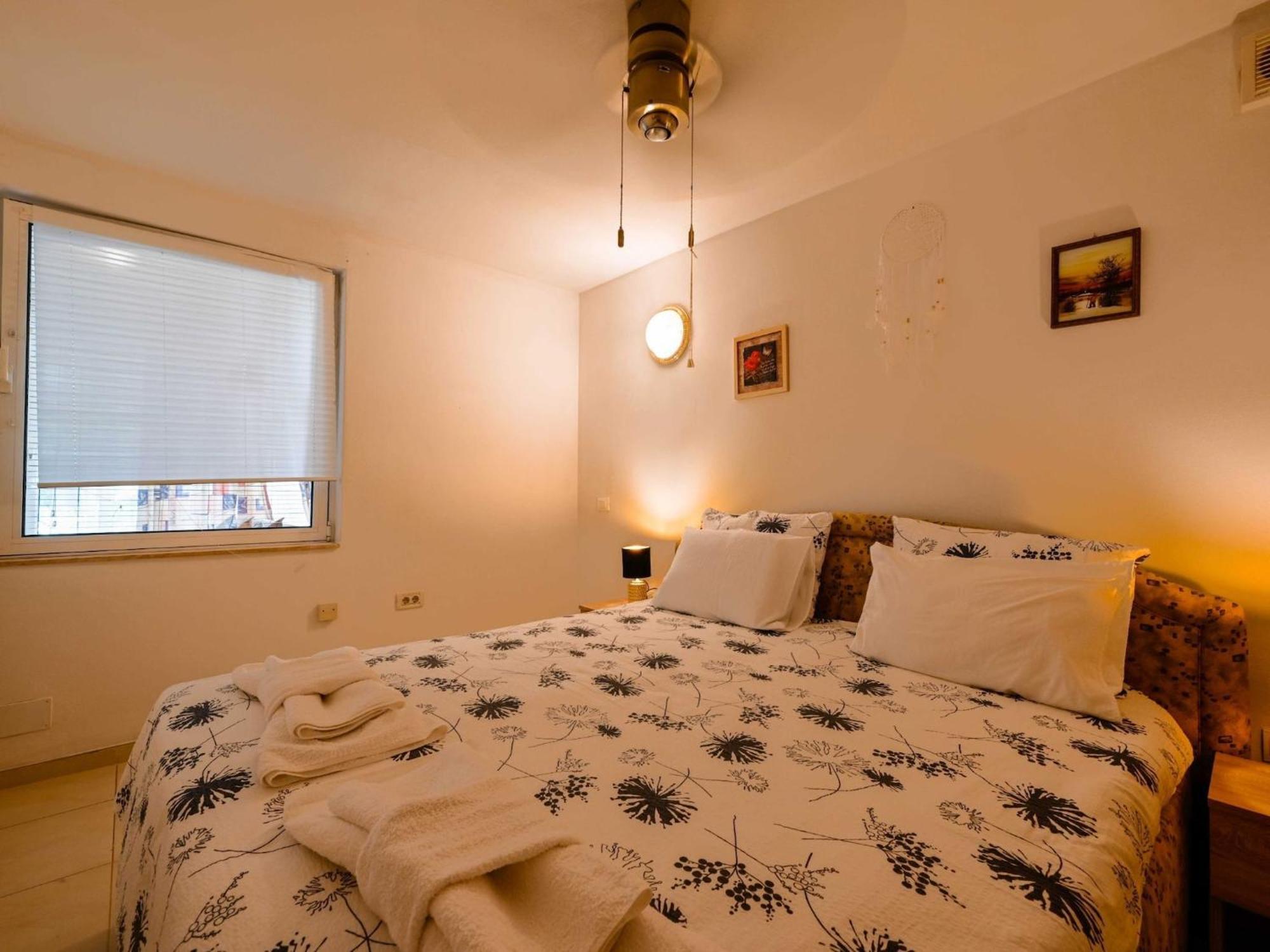 Classic And Smart With Terrace - Two Bedroom With Terrace Apartma